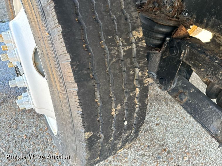 image for item EE7566 1997 Mack ready mix truck