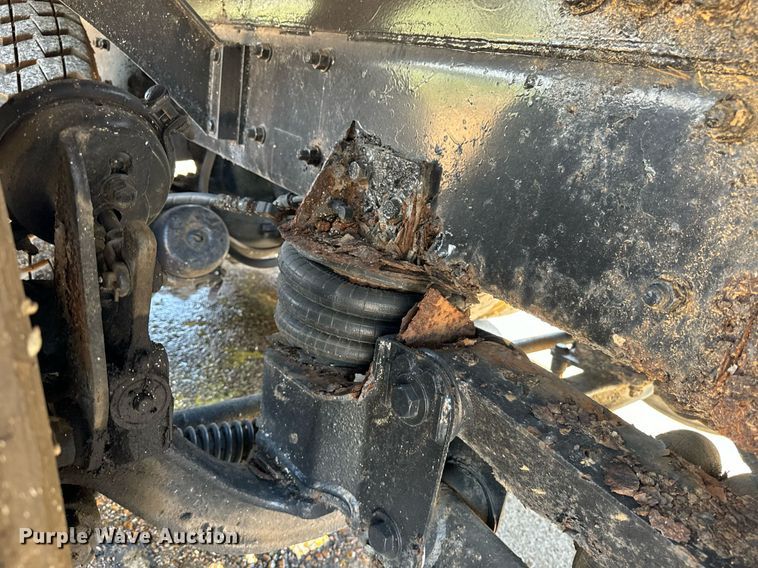 image for item EE7566 1997 Mack ready mix truck