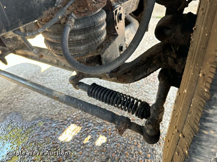 image for item EE7566 1997 Mack ready mix truck