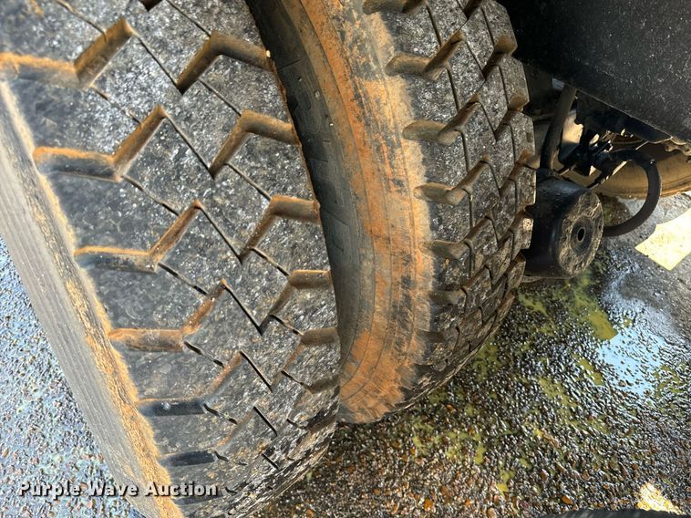 image for item EE7566 1997 Mack ready mix truck