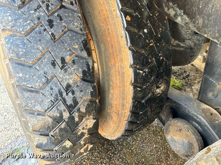 image for item EE7566 1997 Mack ready mix truck