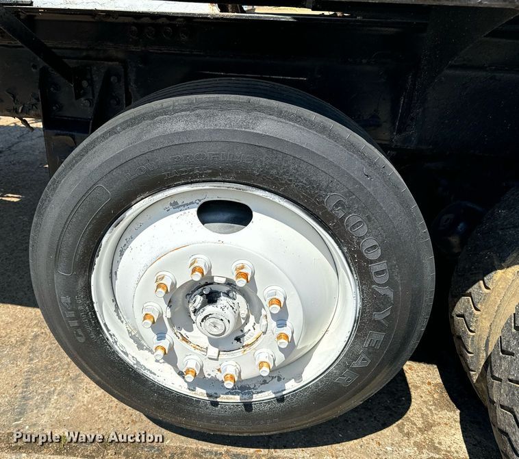 image for item EE7566 1997 Mack ready mix truck