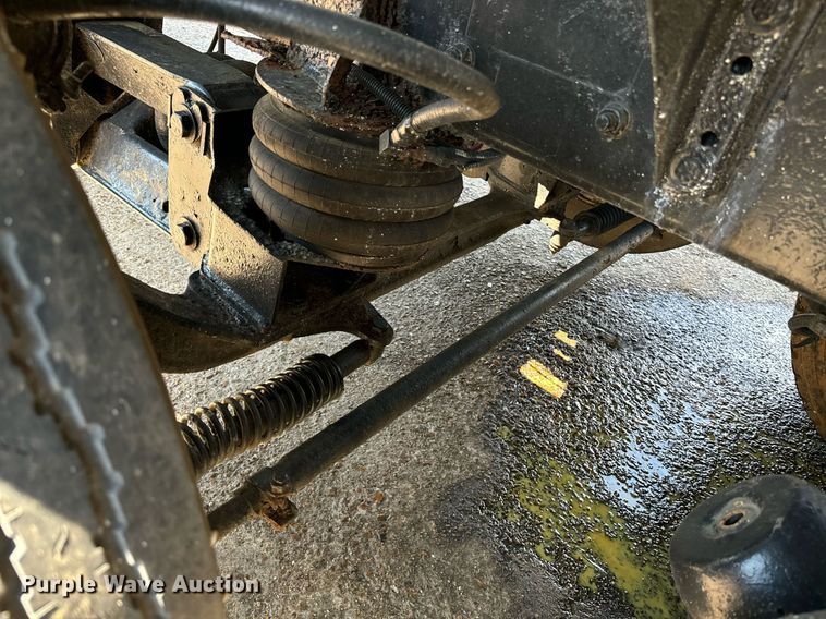 image for item EE7566 1997 Mack ready mix truck