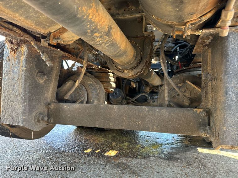 image for item EE7566 1997 Mack ready mix truck