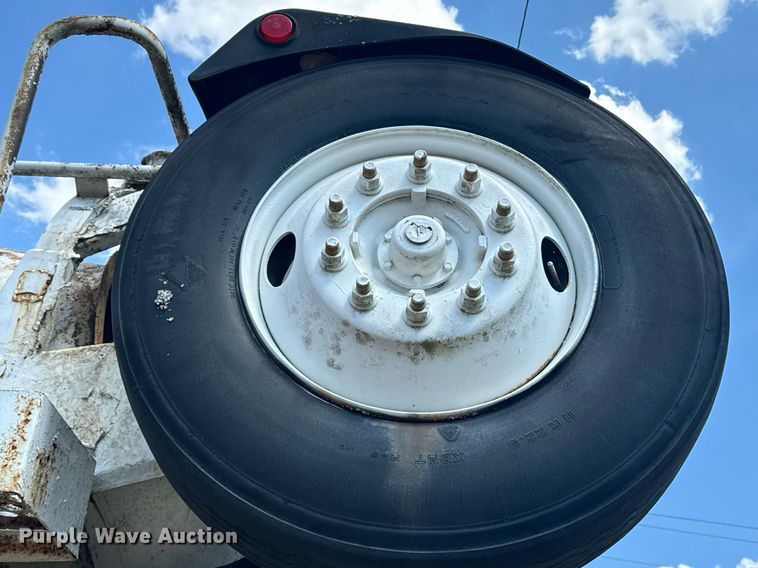 image for item EE7566 1997 Mack ready mix truck