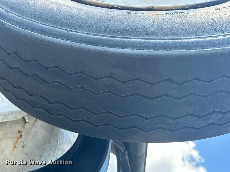 image for item EE7566 1997 Mack ready mix truck