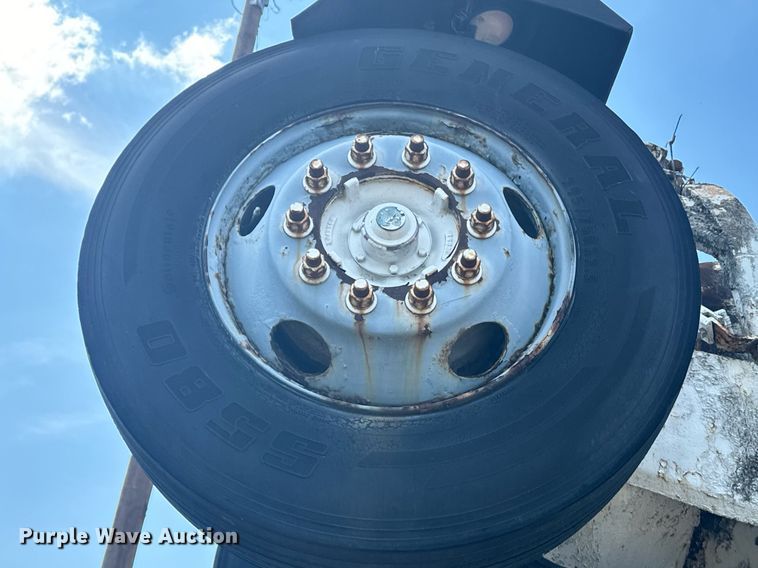 image for item EE7566 1997 Mack ready mix truck