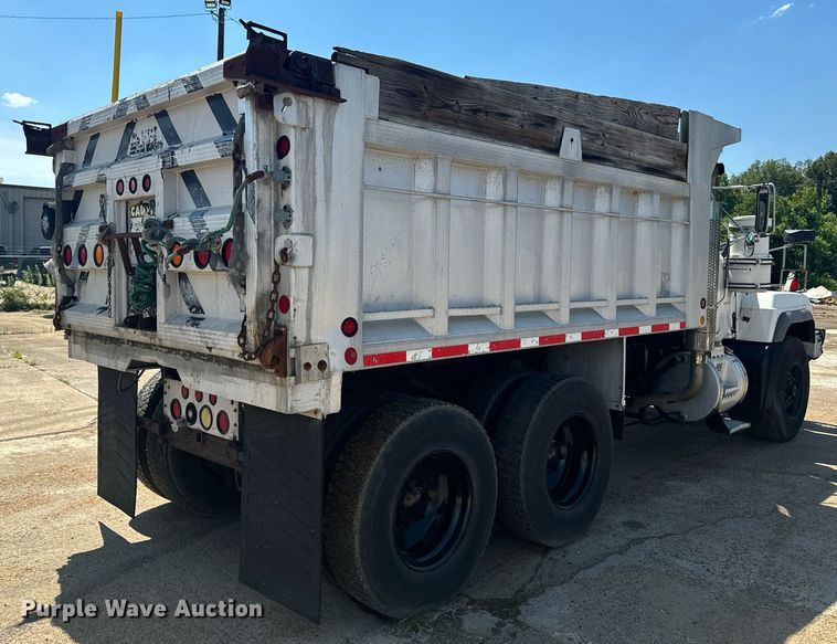 image for item EE7567 2001 Mack dump truck