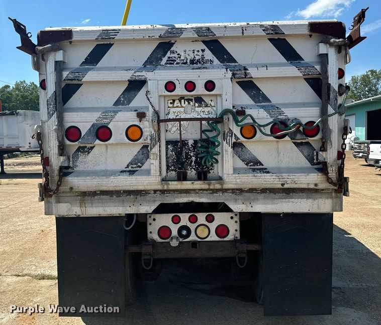 image for item EE7567 2001 Mack dump truck