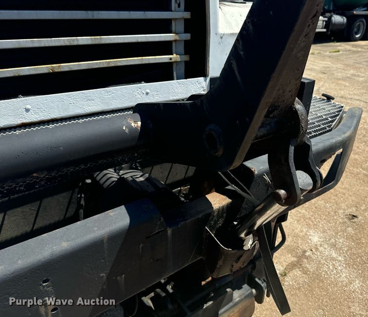 image for item EE7567 2001 Mack dump truck