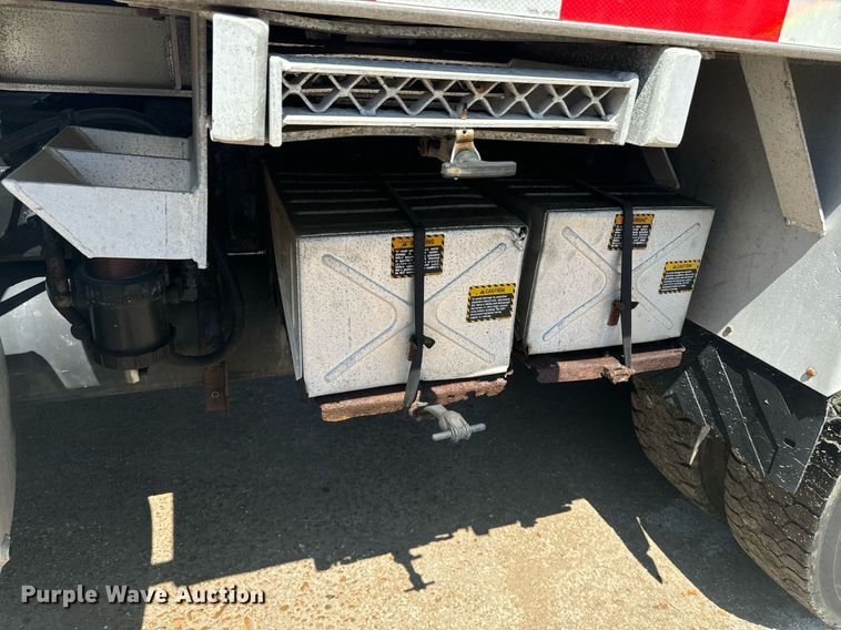 image for item EE7567 2001 Mack dump truck