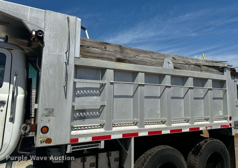 image for item EE7567 2001 Mack dump truck