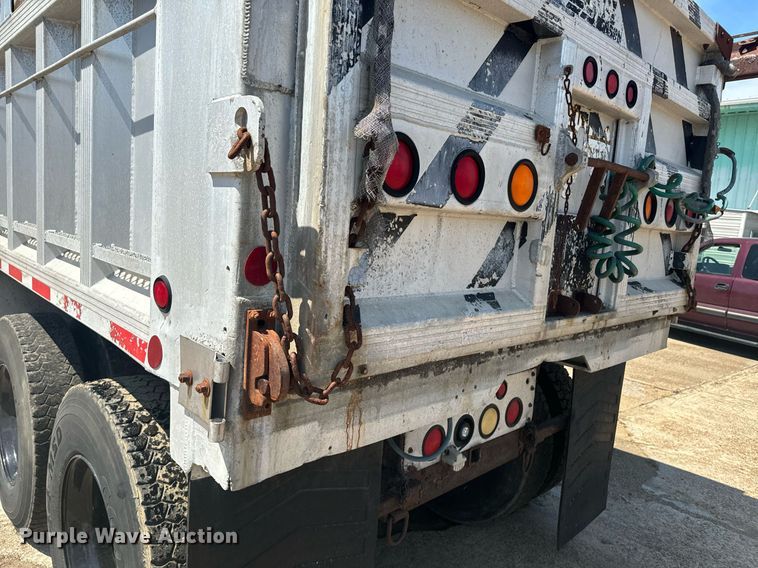 image for item EE7567 2001 Mack dump truck
