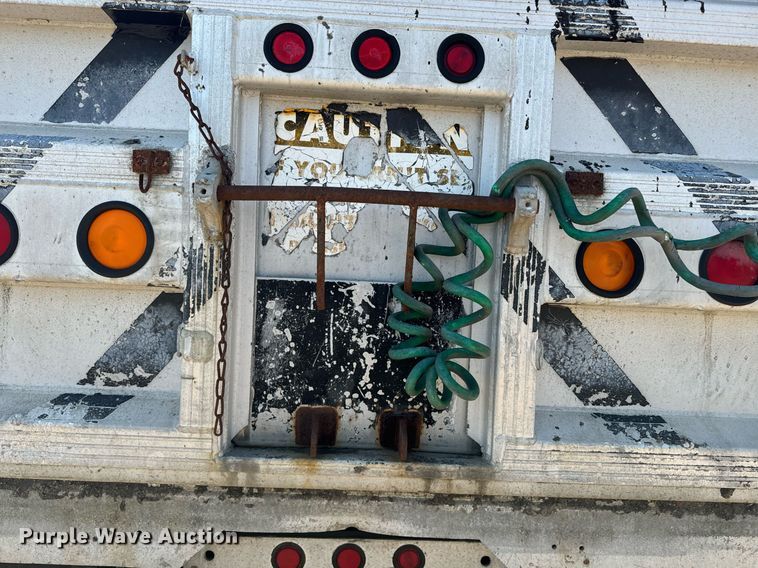 image for item EE7567 2001 Mack dump truck