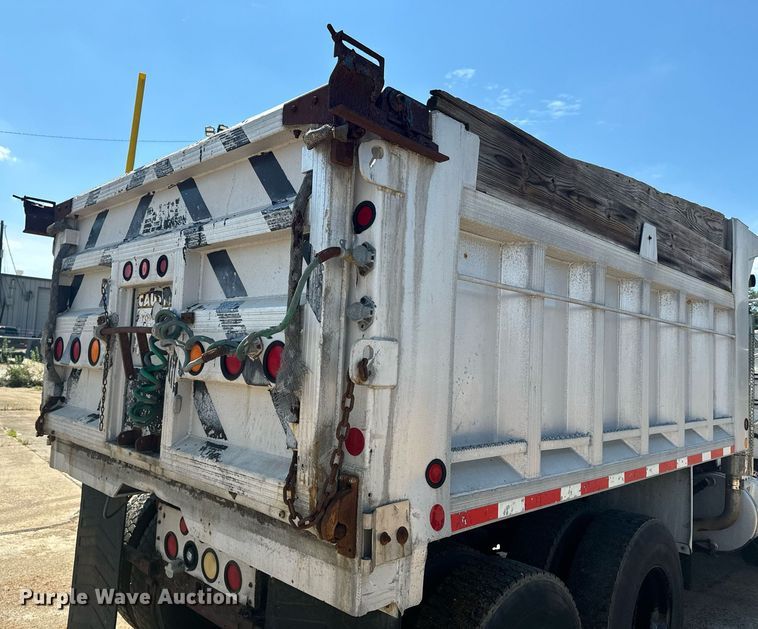 image for item EE7567 2001 Mack dump truck