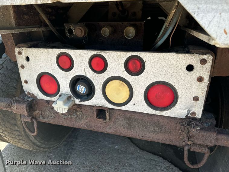 image for item EE7567 2001 Mack dump truck