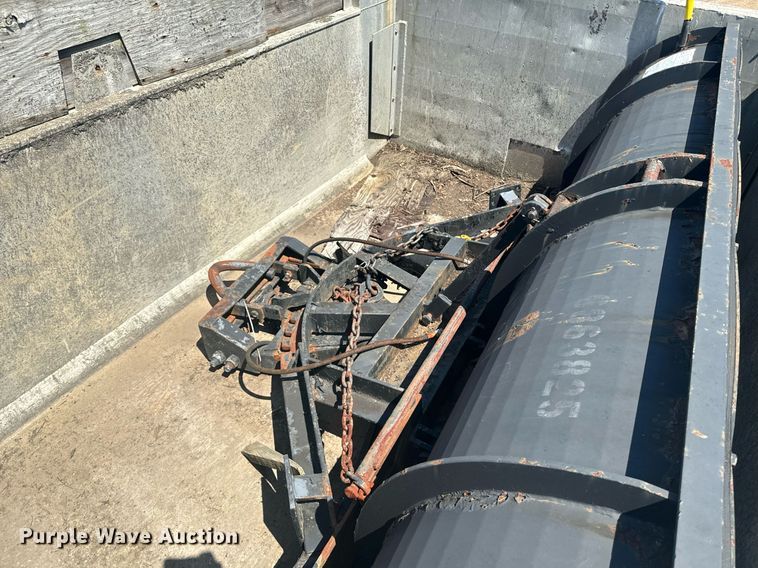 image for item EE7567 2001 Mack dump truck