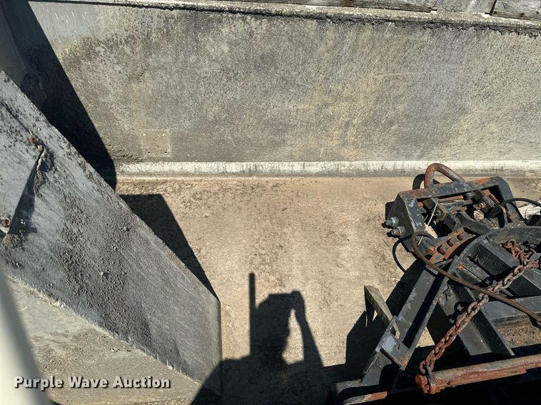 image for item EE7567 2001 Mack dump truck