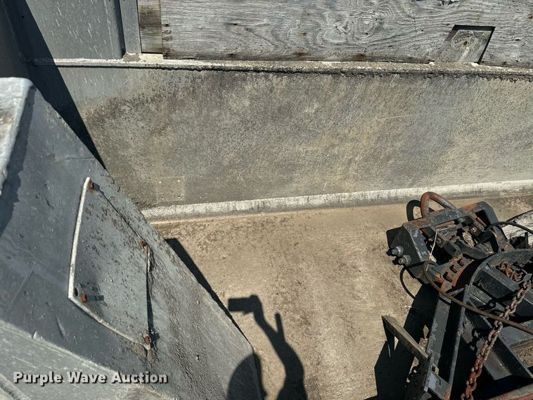 image for item EE7567 2001 Mack dump truck