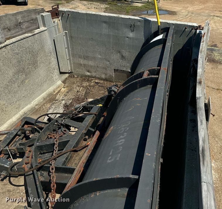 image for item EE7567 2001 Mack dump truck