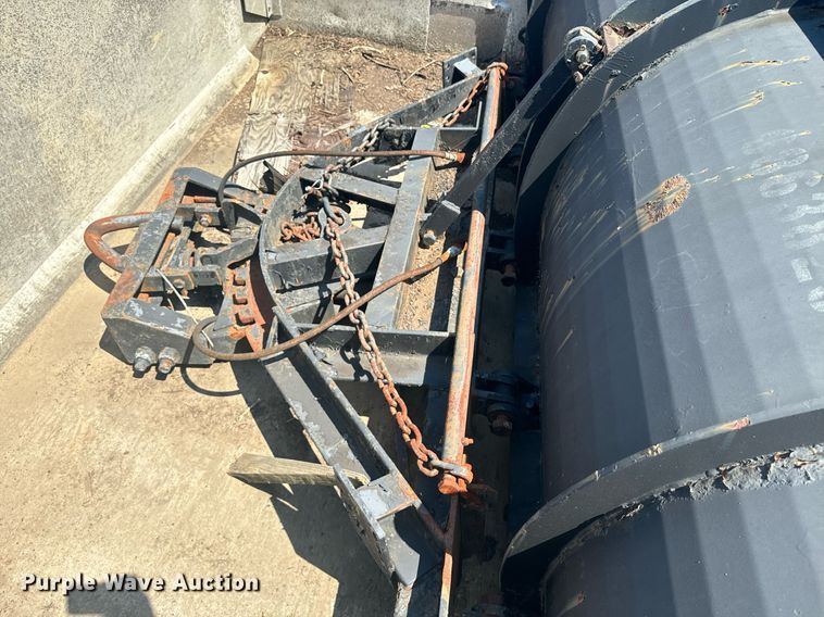 image for item EE7567 2001 Mack dump truck