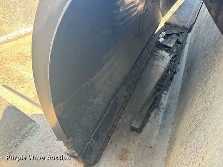 image for item EE7567 2001 Mack dump truck