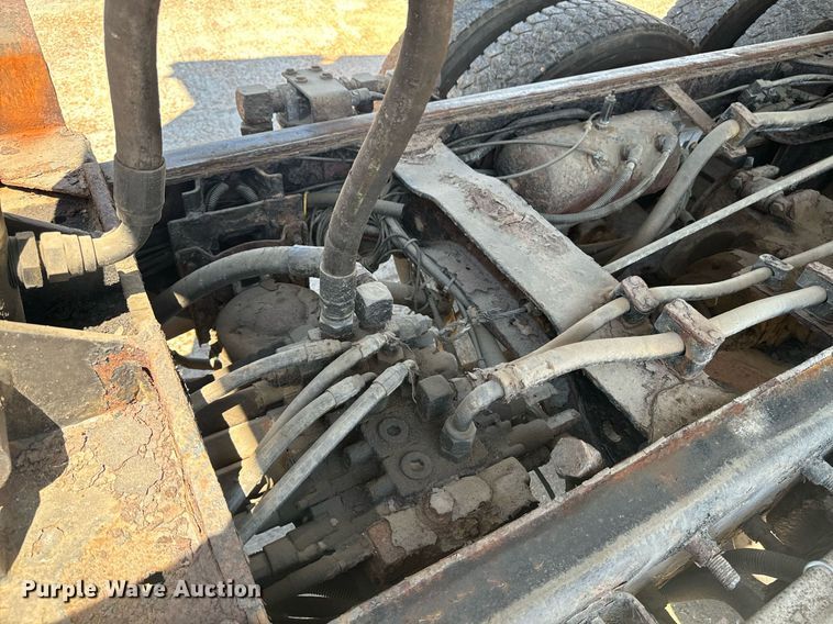 image for item EE7567 2001 Mack dump truck