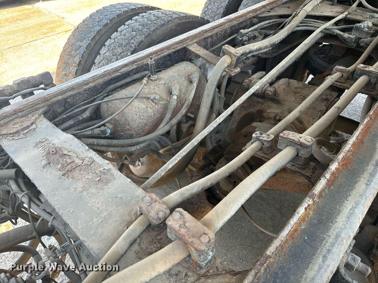 image for item EE7567 2001 Mack dump truck