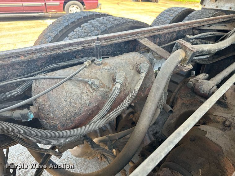 image for item EE7567 2001 Mack dump truck