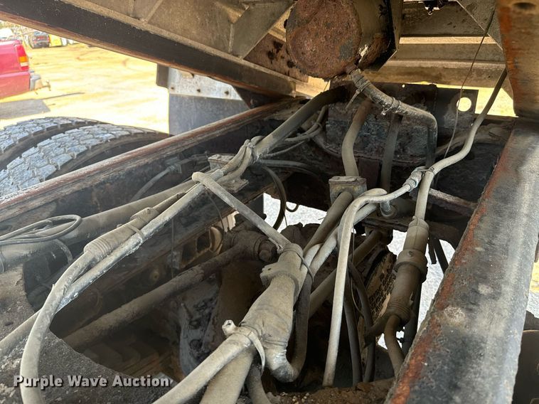 image for item EE7567 2001 Mack dump truck