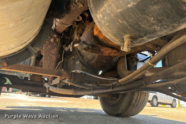 image for item EE7567 2001 Mack dump truck