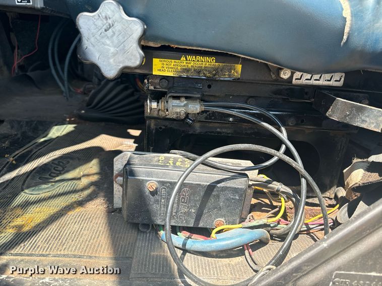 image for item EE7567 2001 Mack dump truck