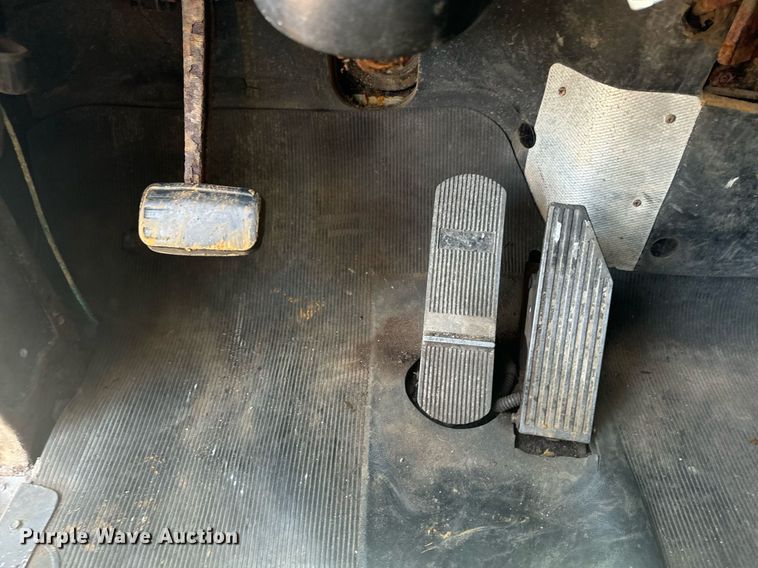 image for item EE7567 2001 Mack dump truck