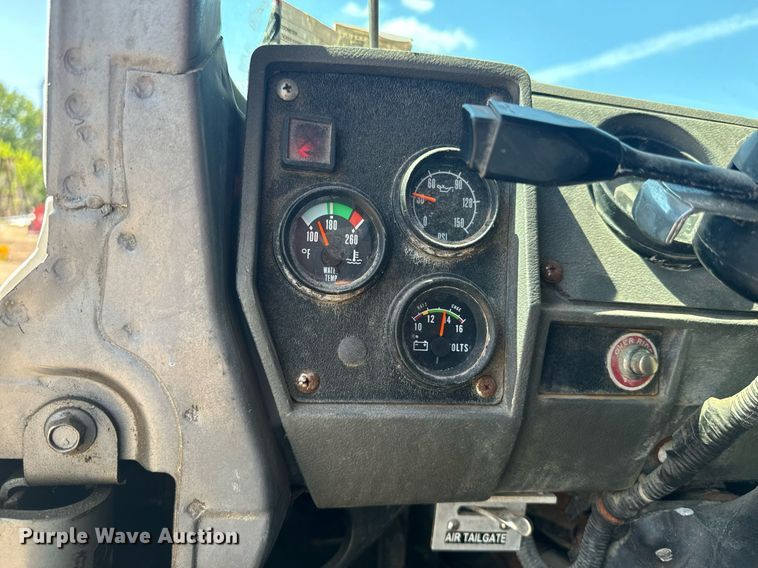 image for item EE7567 2001 Mack dump truck