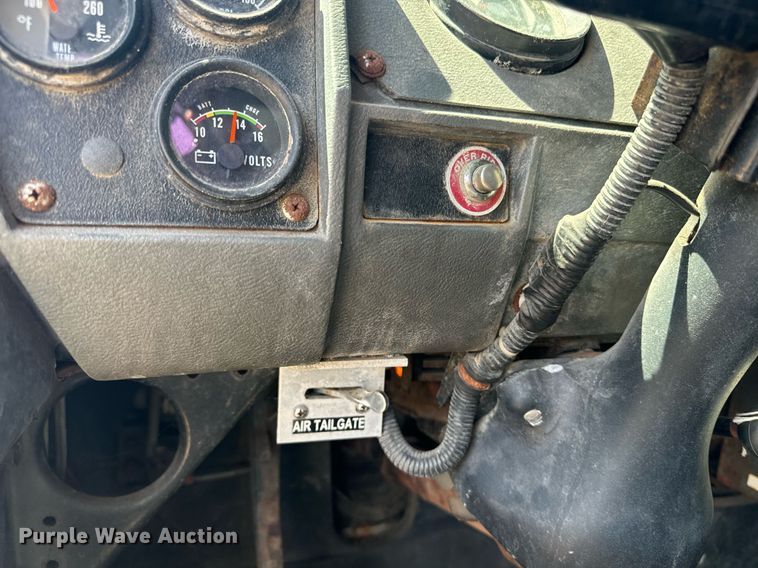 image for item EE7567 2001 Mack dump truck