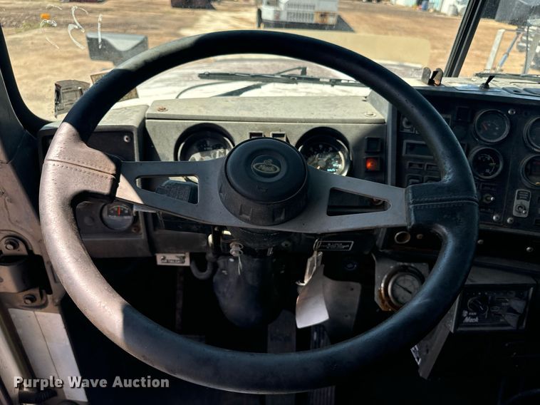 image for item EE7567 2001 Mack dump truck