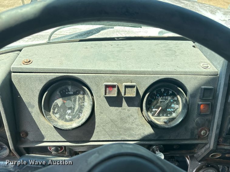 image for item EE7567 2001 Mack dump truck