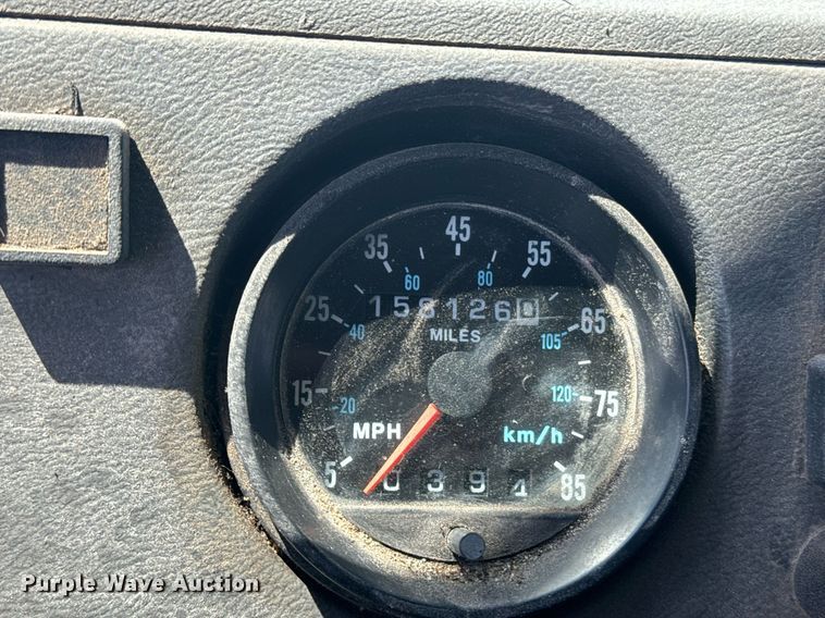 image for item EE7567 2001 Mack dump truck