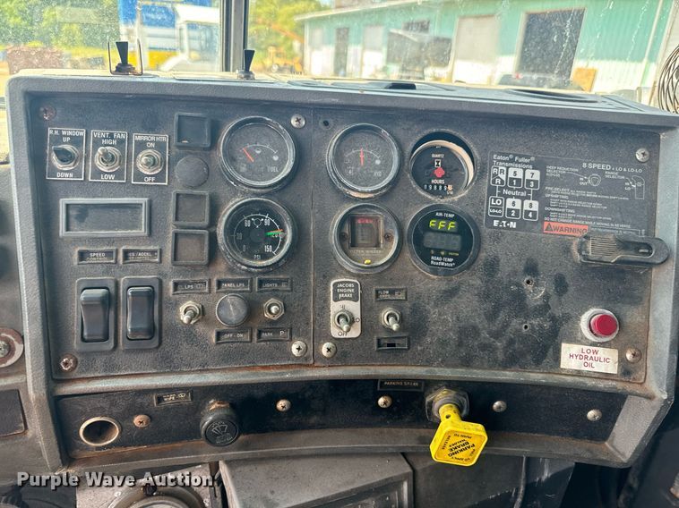 image for item EE7567 2001 Mack dump truck