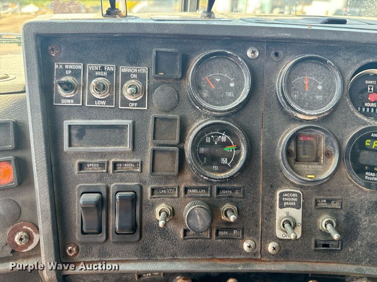 image for item EE7567 2001 Mack dump truck