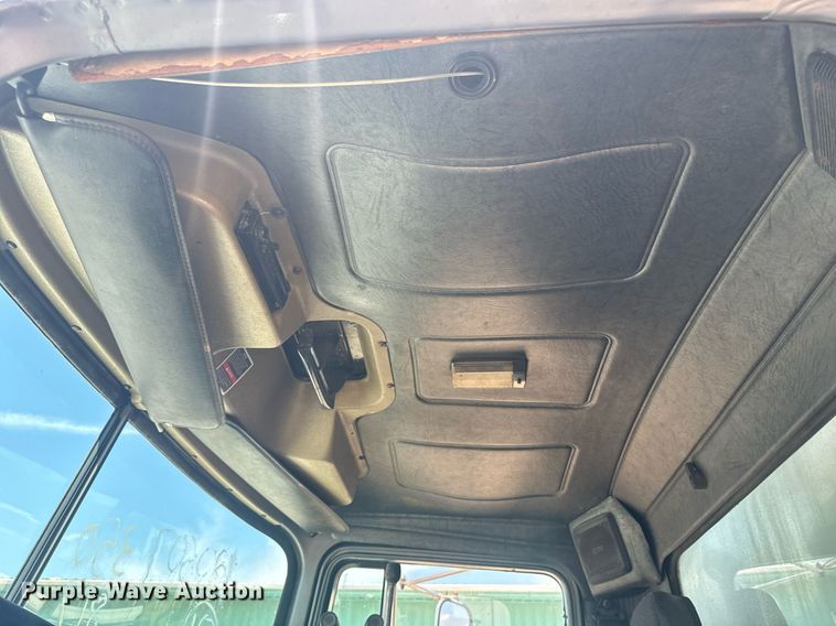 image for item EE7567 2001 Mack dump truck