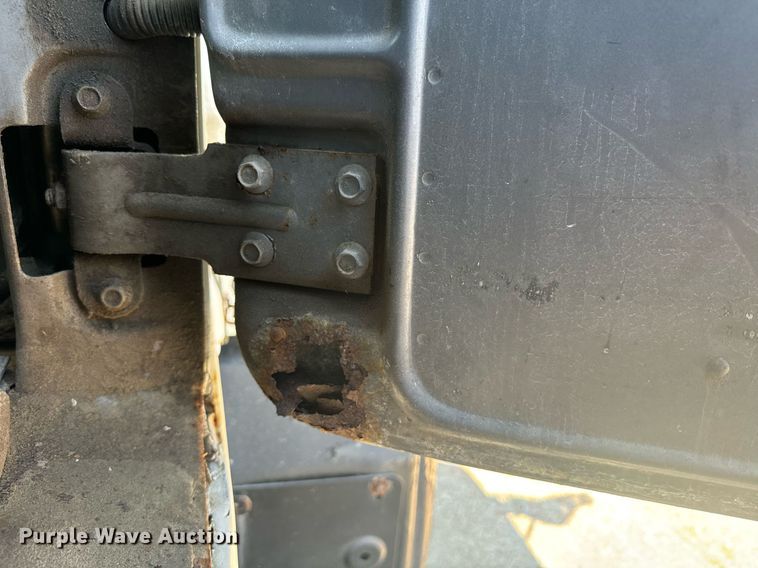 image for item EE7567 2001 Mack dump truck