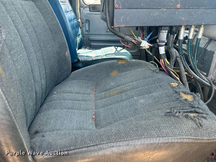 image for item EE7567 2001 Mack dump truck