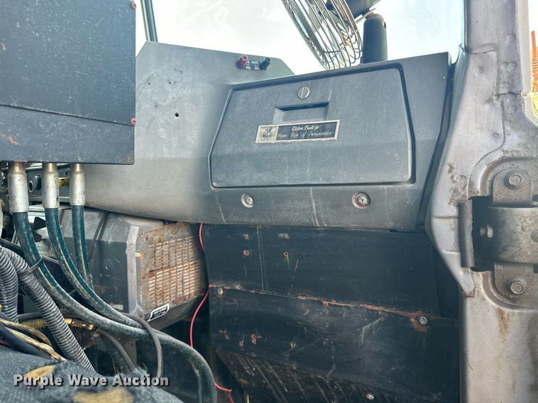 image for item EE7567 2001 Mack dump truck