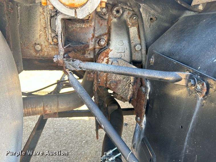 image for item EE7567 2001 Mack dump truck