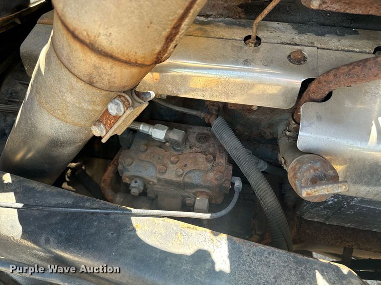 image for item EE7567 2001 Mack dump truck