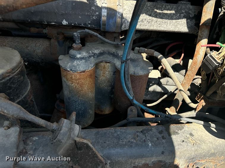 image for item EE7567 2001 Mack dump truck