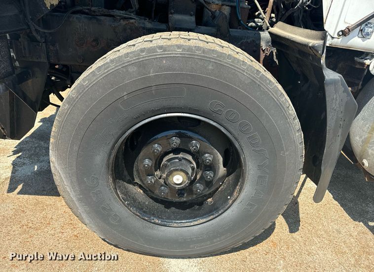 image for item EE7567 2001 Mack dump truck