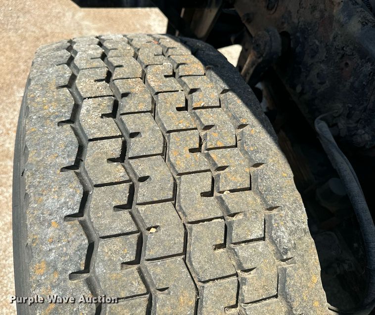 image for item EE7567 2001 Mack dump truck