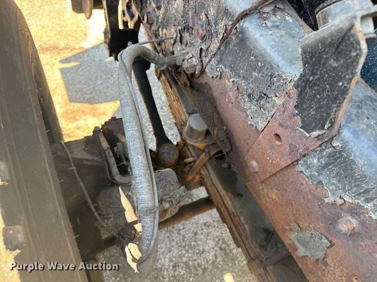 image for item EE7567 2001 Mack dump truck